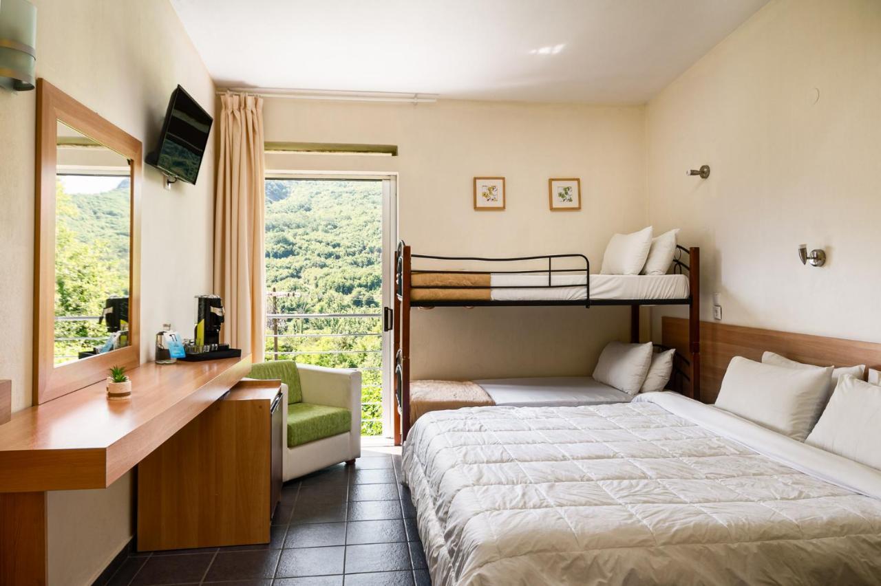 Gefiri Plakas Hotel, Tzoumerka 外观 照片