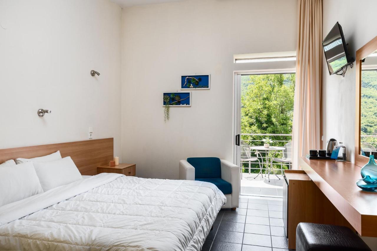 Gefiri Plakas Hotel, Tzoumerka 外观 照片