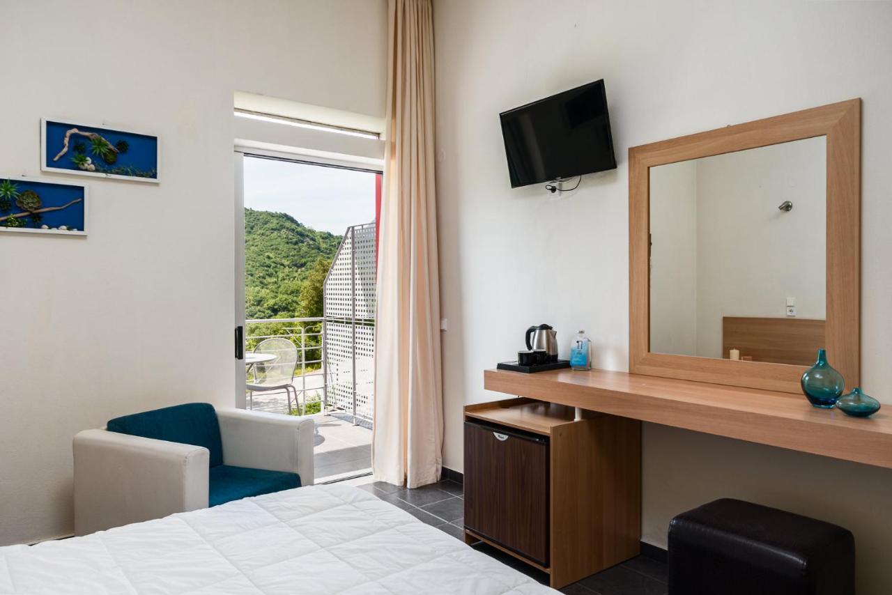 Gefiri Plakas Hotel, Tzoumerka 外观 照片