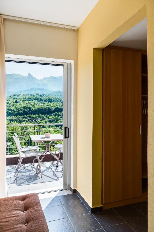 Gefiri Plakas Hotel, Tzoumerka 外观 照片