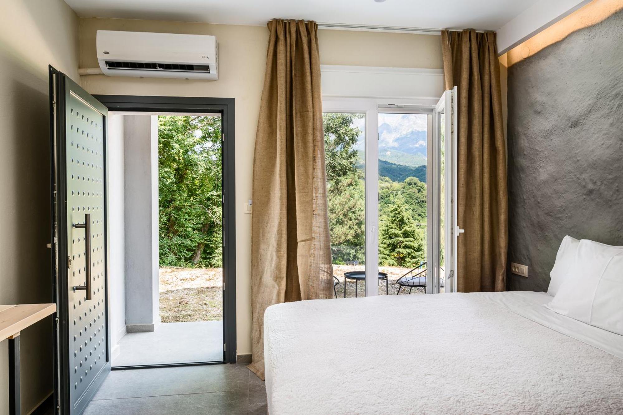 Gefiri Plakas Hotel, Tzoumerka 外观 照片