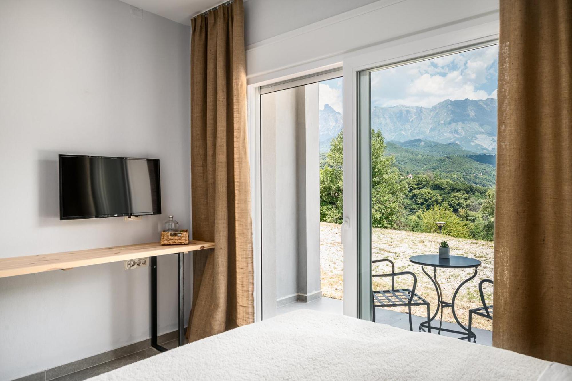 Gefiri Plakas Hotel, Tzoumerka 外观 照片