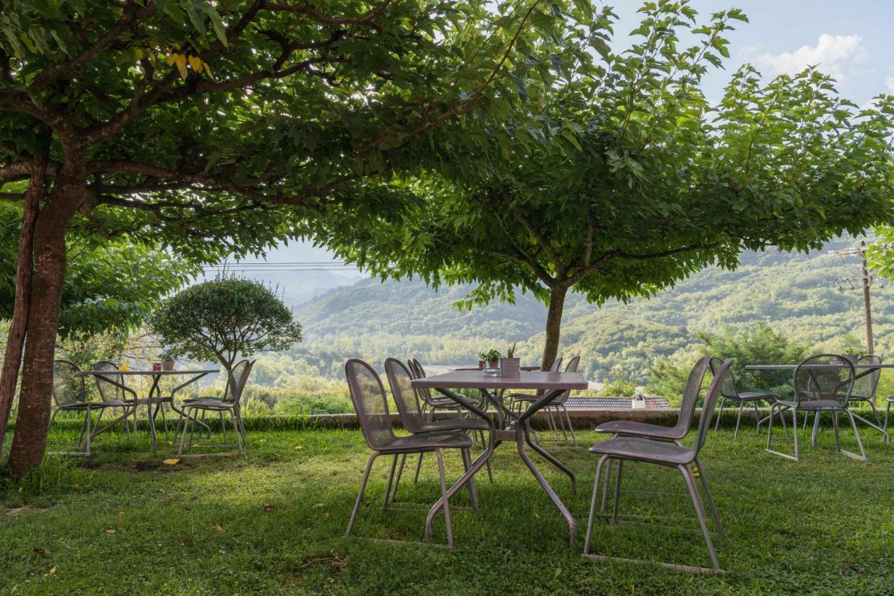 Gefiri Plakas Hotel, Tzoumerka 外观 照片